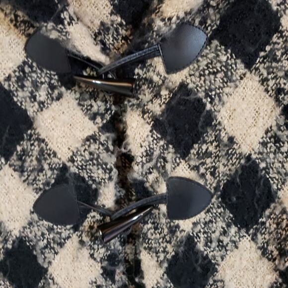 David & Young of New York fuzzy buffalo plaid cape sweater with fringe one size - Picture 4 of 8